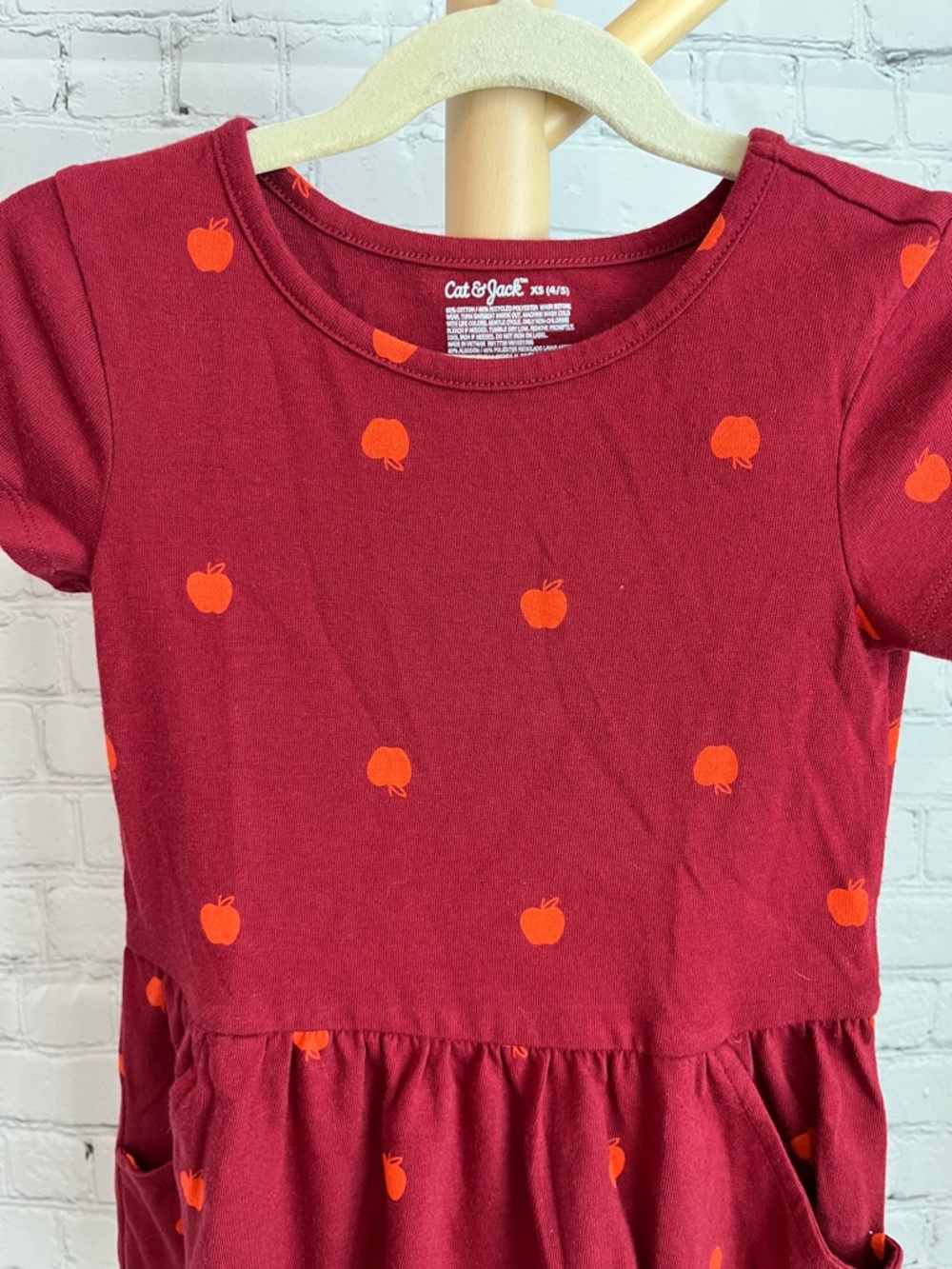 ⭐️⭐️PICK 5 / $20 Cat & Jack Dress in Red with Orange Apple - Picture 2 of 5